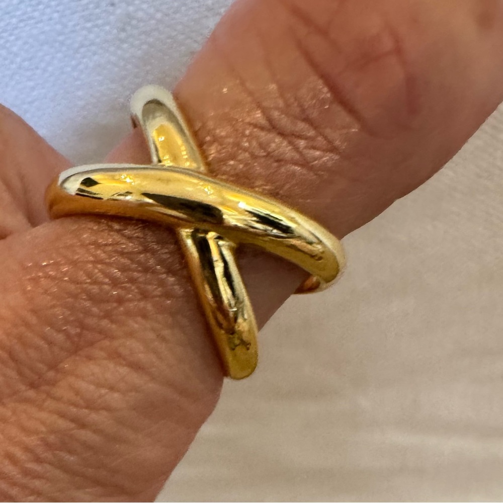 Adjustable Chunky Gold plated Statement Ring. Size 8.nwot
